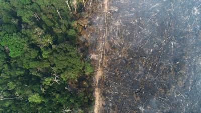  General view of a tract of the Amazon jungle which burns as it is cleared by loggers and farmers near Apui, Amazonas State, Brazil August 11, 2020. Picture taken with a drone. REUTERS/Ueslei Marcelino